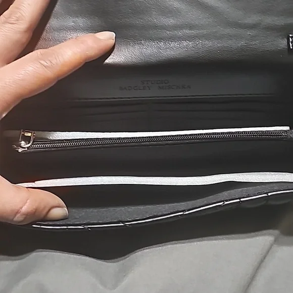 Black quilting center crossbody by Badgley Mischa - Picture 4 of 9